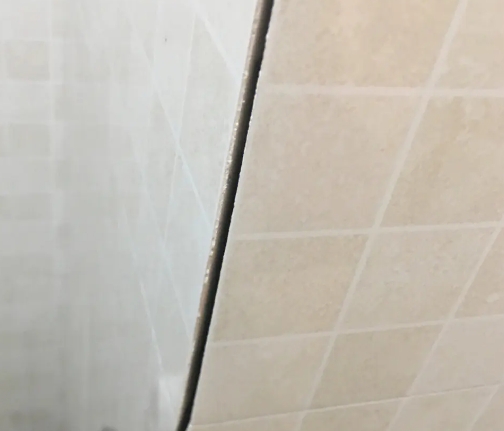 凯里瓷砖空鼓维修公司分享阳台瓷砖脱落的修复过程可以分为以下几个步骤