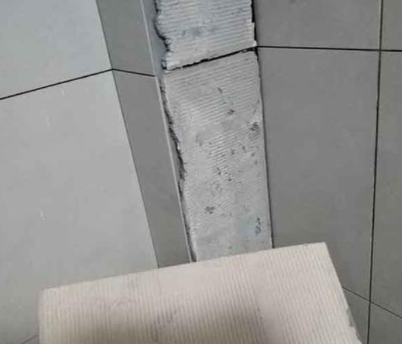 凯里瓷砖空鼓维修公司分享下厨房瓷砖脱落的补救措施。